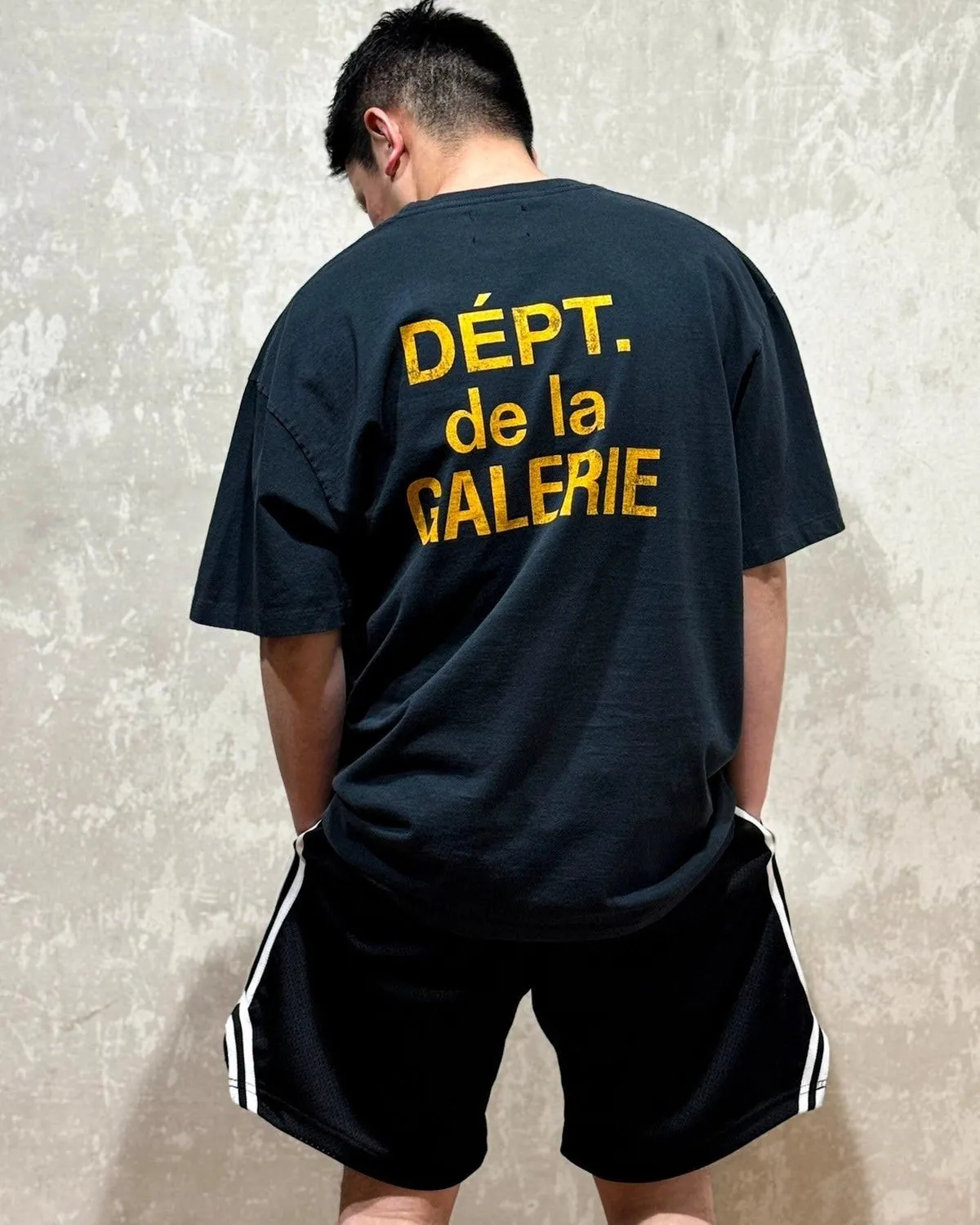 GALLERY DEPT. VENICE COURT SHORTS English mesh shorts Logo webbing wide-leg basketball shorts Black and white S-XL Original molding Loose wide-leg version American boys' first choice Breathable mesh fabric Superimposed soft material inside Comfortable and easy to match Custom-woven original consistent webbing/main mark/component wash mark Details are enlarged to follow